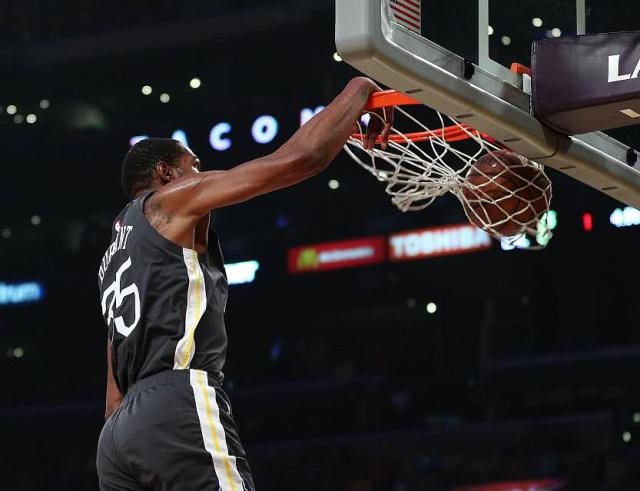 莱比锡训练开放日；冲刺阶段远射贴柱引欢呼；全明星赛在即；资深球员宣示担当的简单介绍